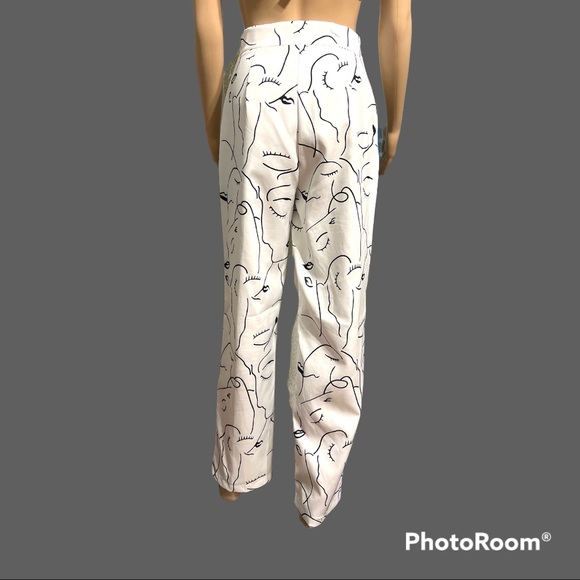 High Waist Figure Print Wide Leg Pants. Size:  2 - Picture 3 of 9